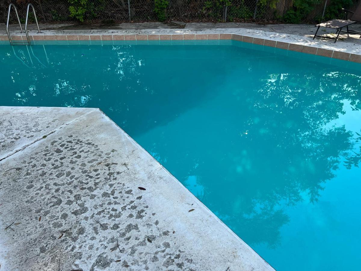 Pool Home Sleeps 6 With Large Fenced Yard Jacksonville Bagian luar foto